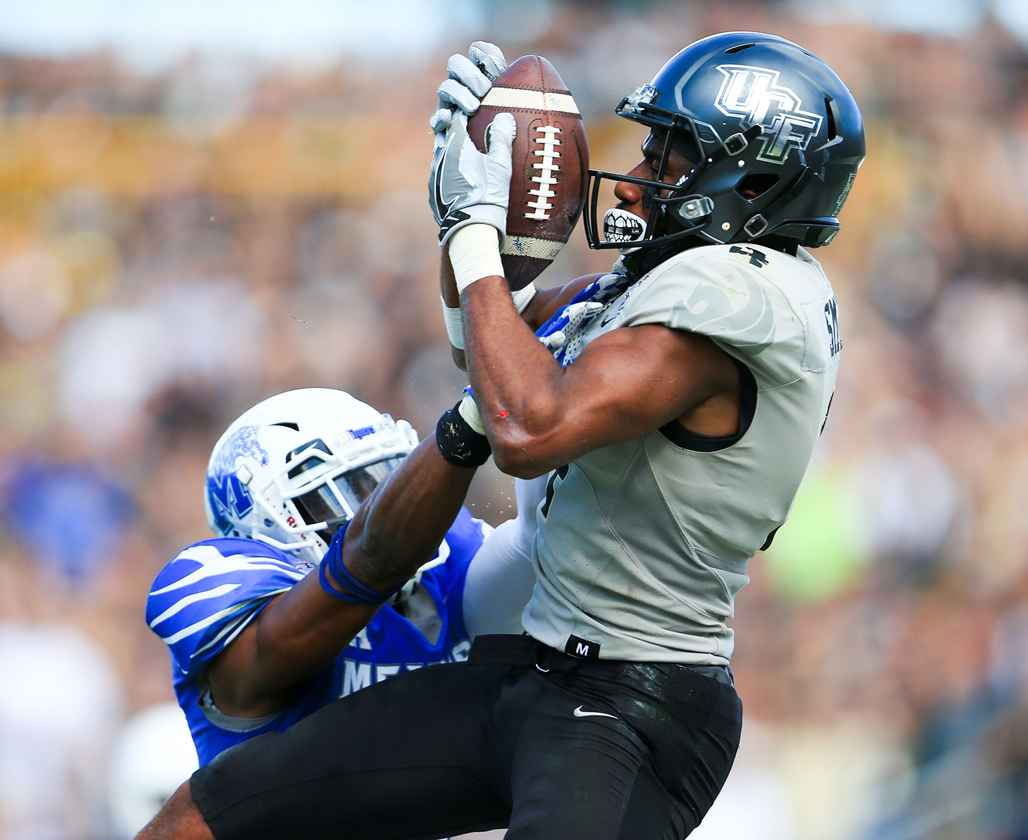 Dec 2, 2017; Orlando, FL, USA; UCF Knights wide receiver Tre'Quan Smith (4) catches a touchdown pass in front of Memphis Tigers linebacker Darian Porter (29) during the second half at Spectrum Stadium. Mandatory Credit: Matt Stamey-USA TODAY Sports